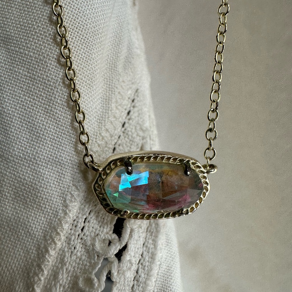 Kendra Scott necklace